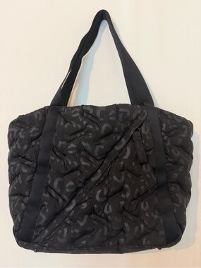 Go Dash Dot Black Quilted Tote with Subtle Leopard Pattern like new
